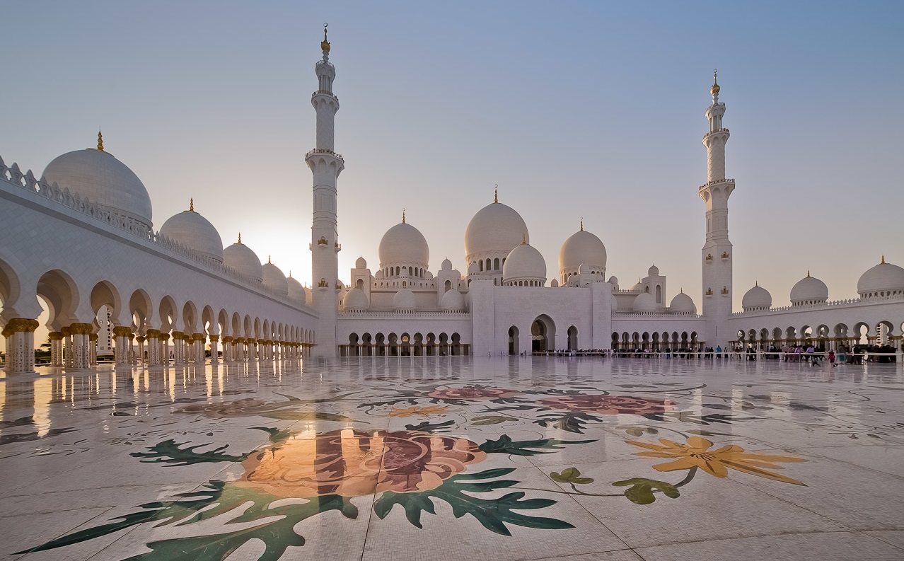 Мечеть из белого мрамора в Абу Даби