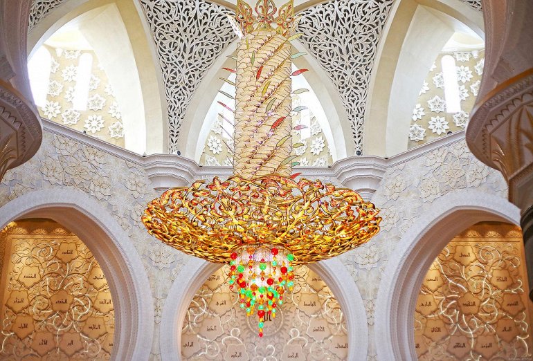 Мечеть шейха Зайда в Абу-Даби - люстра