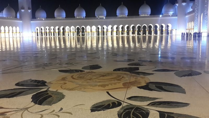 внутоенний дворик мечети шейха Зайда, ОАЭ 